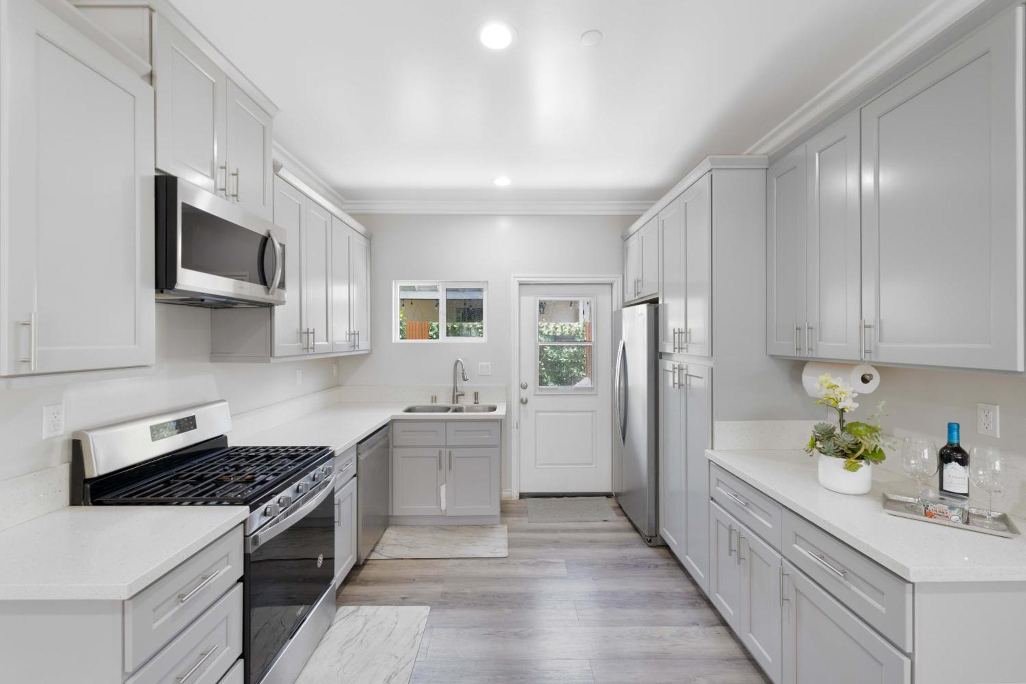 Stylist In Convenient Location! Temple City