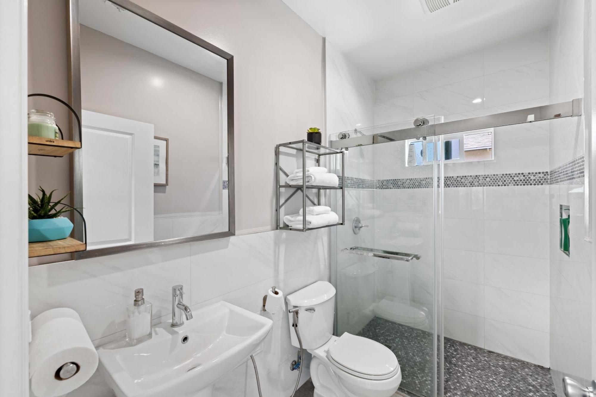 Holiday home Stylist In Convenient Location! *